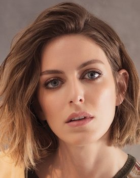 Bige Önal as Elif
