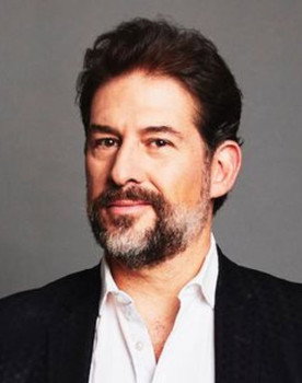 Alejandro Cuétara as Papá de Netaflix