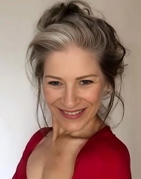 Vera Lúcia Ribeiro as Coroner