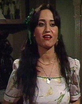 Hala Al Najjar as لوزة
