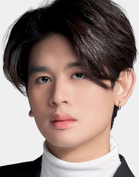 Theechula Wontanawaigoon as Phum