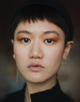 Yi Shi as Self