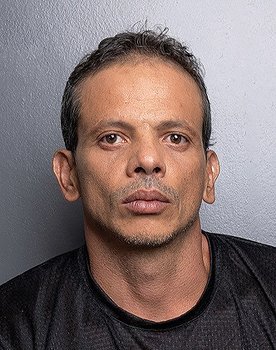 Enio Cavalcante as Jeremias