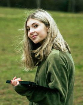 Zoé Lançon as Teen 2