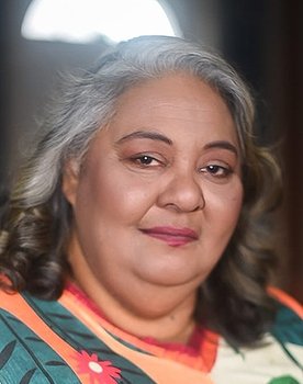 Aline Marta as Telma