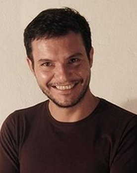 Cedric Sester as Hombre Playa