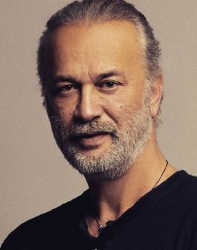 Levent Özdilek as 