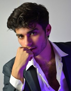 Ismael Abadal as Lucas