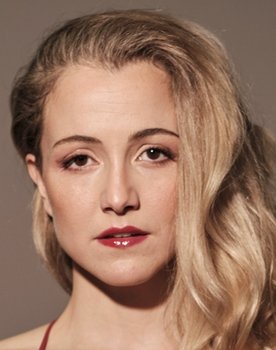 Irene Santos Bartrons as Olivia