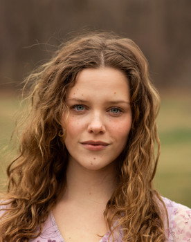 Honora Bohannon as Avery