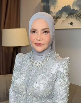 Enny Beatrice as Maria