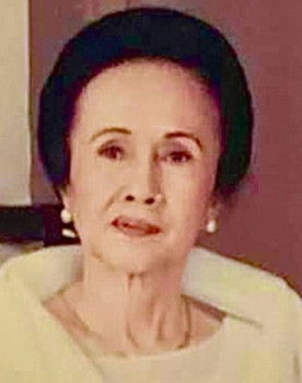 Ester Chavez as Carlo's mom