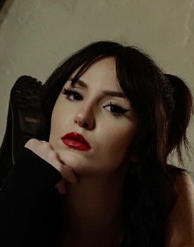 Krystiana Saulsbery as Girl 1