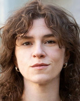 Lotte Schubert as Merle