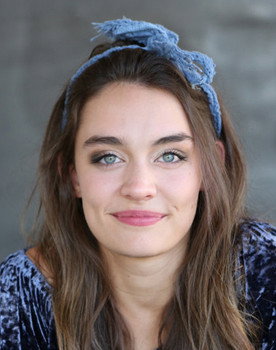 Katherine Shepler as April Yohe
