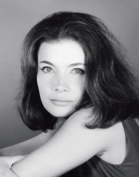 Jenny Karezi as Carla