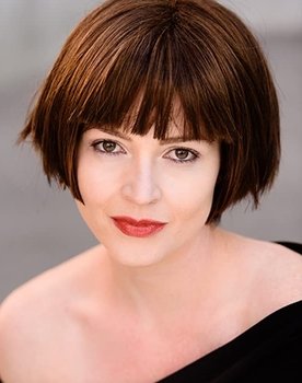 Ischa Bee as Paula
