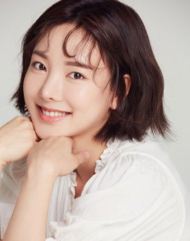 Kim Su-ol as Yoon Ji Ae