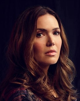 Mandy Moore as Hilary Faye