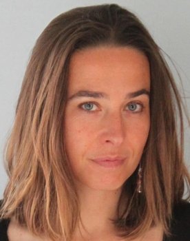 Barbara Gateau as Richard's Wife (voice)