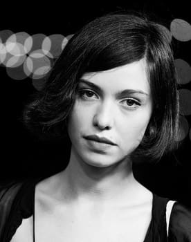 Ioana Bugarin as Sara