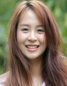 Nara Thepnupa as Piano