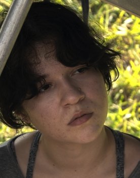 Oli Calamari as Nathália