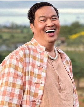 Hoàng Mập as Director’s Assistant