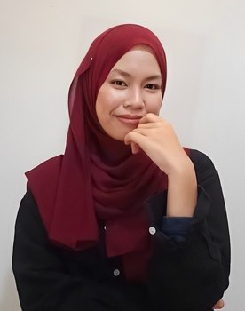 Inayah Khoiriti as Pedagang 2