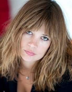 Justine Bruneau as Élise
