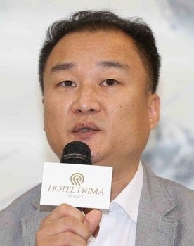 Lee Soo-sung as 