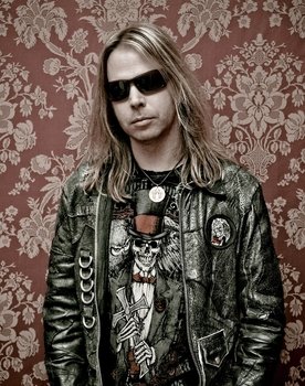 Tobias Exxel as Bass