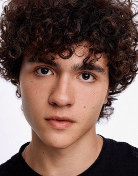 Daniel Triana as Gon