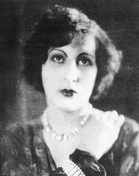 Cleo de Verberena as Cleo