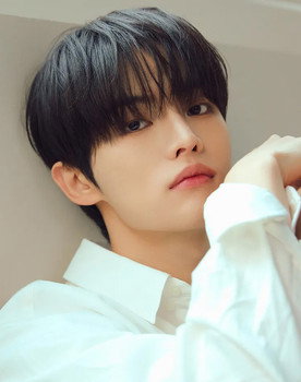 Jeon Min-wook as Self