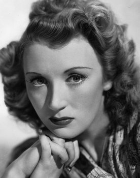 Muriel Angelus as Maisie