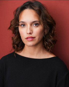 Isabella Conklin as Selina Morice