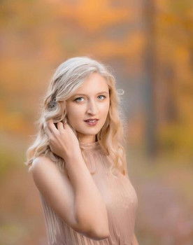 Alexis Buncich as Ana