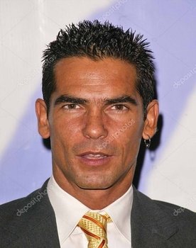 Armando Araiza as Lucas