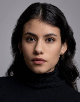 Romina López Barreda as María