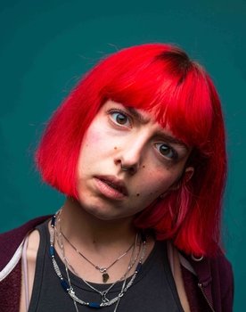 Aleksandra Kuzmanović as Redaktionsmitglied