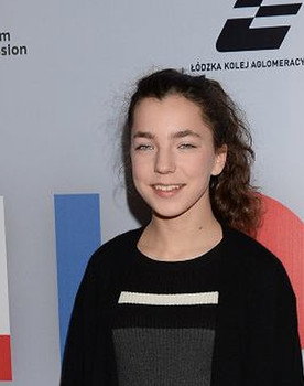 Bronisława Zamachowska as Nika Strzemińska