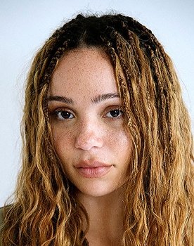 Letícia Vieira as Su