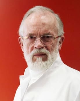 Anders Hove as Sekundus Frost