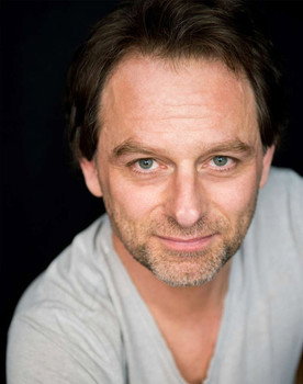 Julien Croiset as Jules
