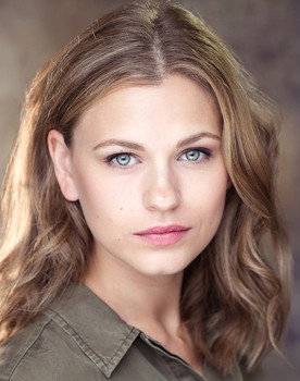 Sophie May Wake as Young Phyllis