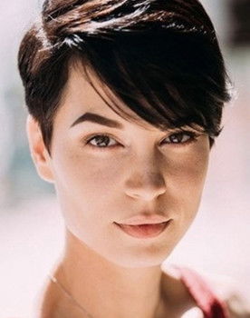 Pamela Horton as Makeup Girl