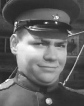 Boris Arosev as Кругляк