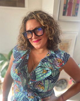 Xochitl Gonzalez as Secretaria federal