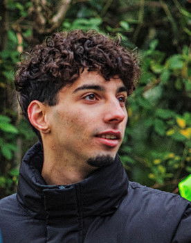 Maxence Bernizet as Théo